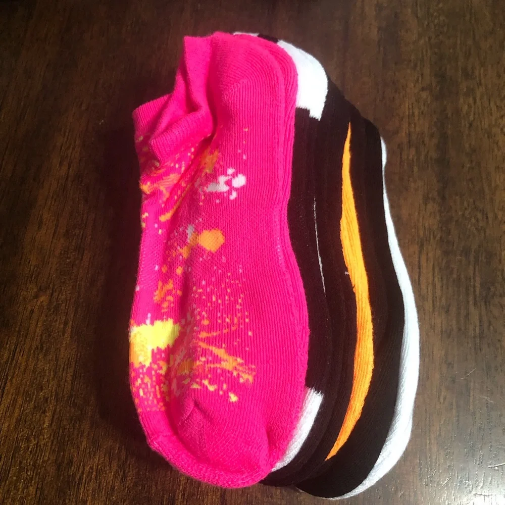 6 PK girl no show sports socks pink black white orange. Size L 4-10